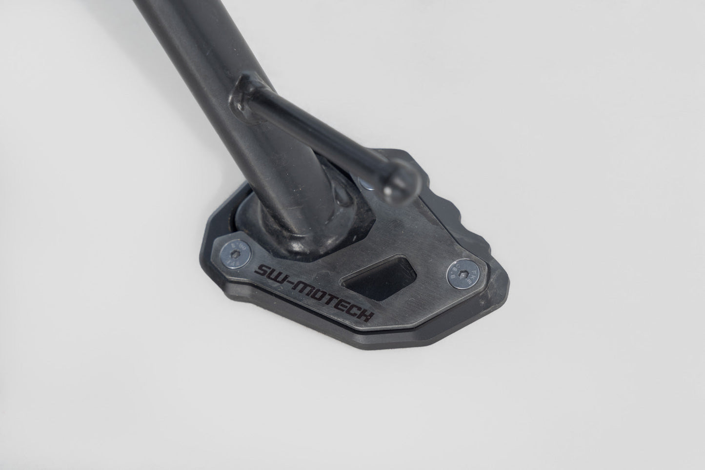 SW-Motech Seitenständerfuß-Verbreiterung | Schwarz/Silbern. Ducati Modelle.