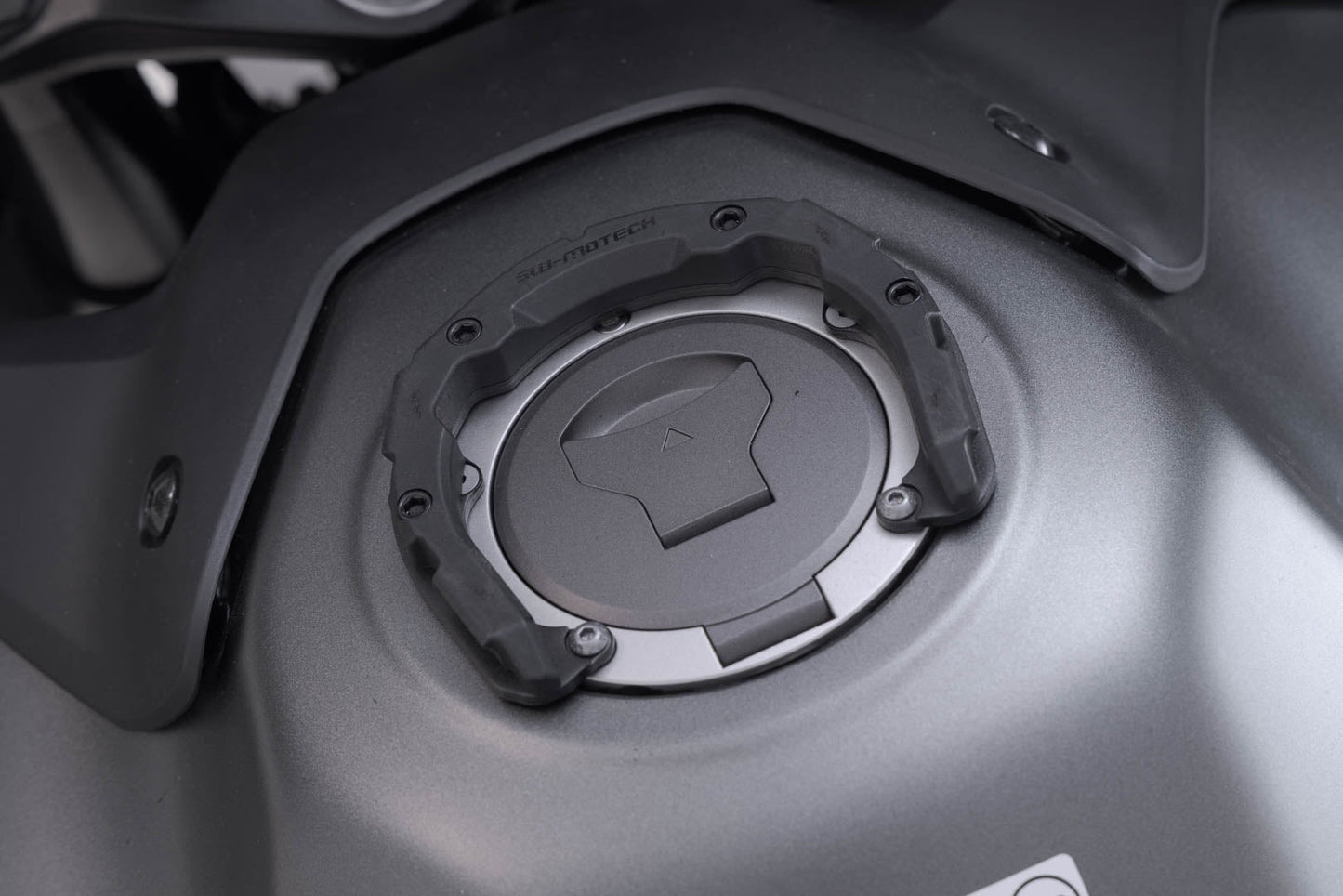 SW-Motech PRO Tankring | Schwarz. Honda-Modelle. Für Tank mit 7 Schrauben.