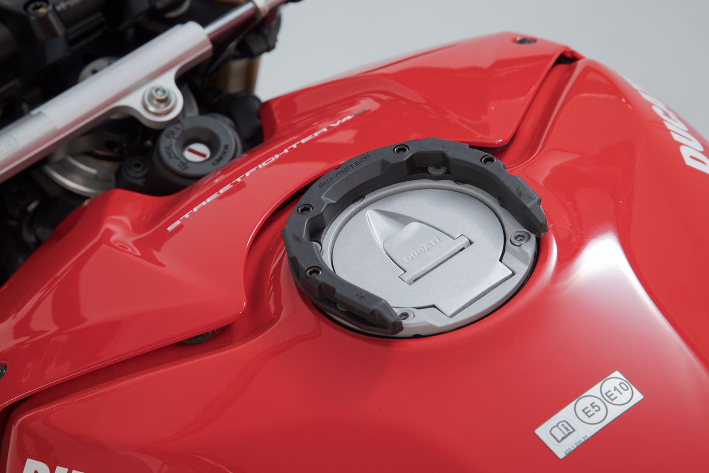 SW-Motech PRO Tankring | Schwarz. Italo-Modelle. Für Tank ohne Schrauben.
