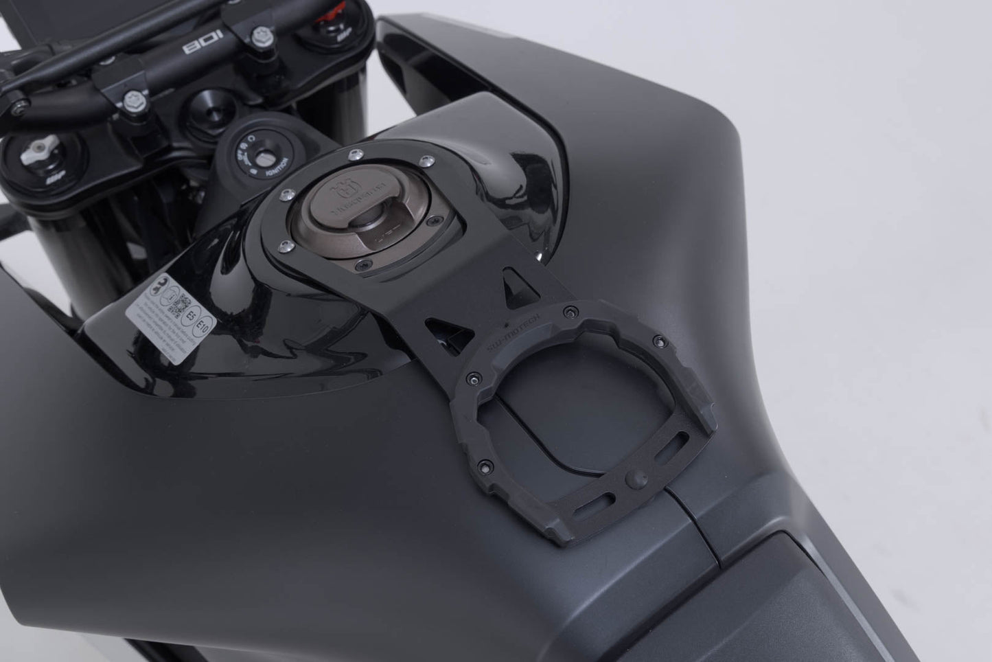 SW-Motech PRO Tankring | Schwarz. Husqvarna Svartpilen 801 (24-).