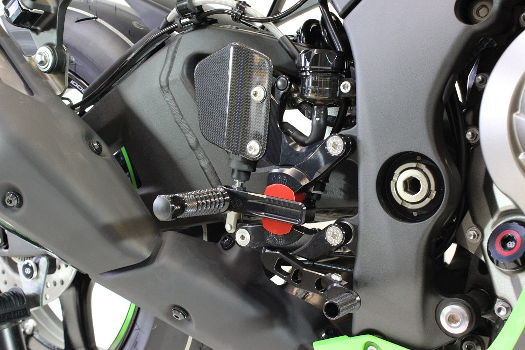 Gilles Fußrastenanlage VCR38GT | verstellbar | ABE | passend für Kawasaki ZX-10R - Modelle (2011-2020)