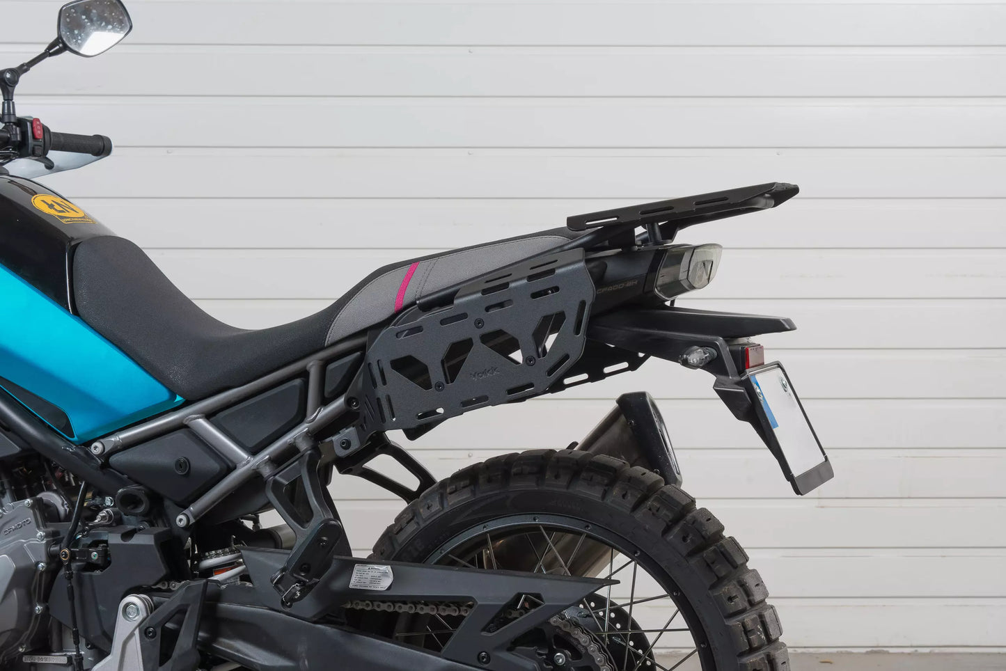 Yakk EXP Gepäckträgerplatte | hinten | für Softgepäck| ohne Soziusgriff | schwarz | passend für CFMOTO MT 450 - Modelle (2024-2026)
