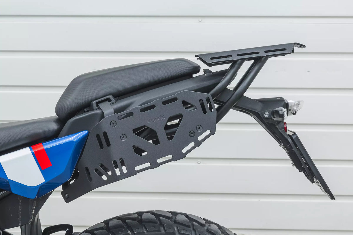 Plaque de porte-bagages Yakk EXP | arrière | pour bagages souples | sans poignée passager | noir | compatible avec les modèles KTM 390 Adventure (2025-2026)