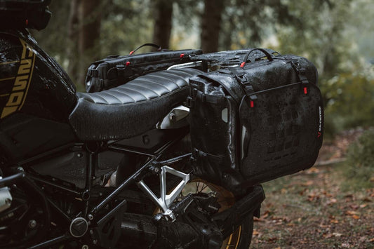 SW-Motech SysBag WP L mit Adapterplatte links | 27-40l. Wasserdicht. Für Seitenträger/Gepäckträger