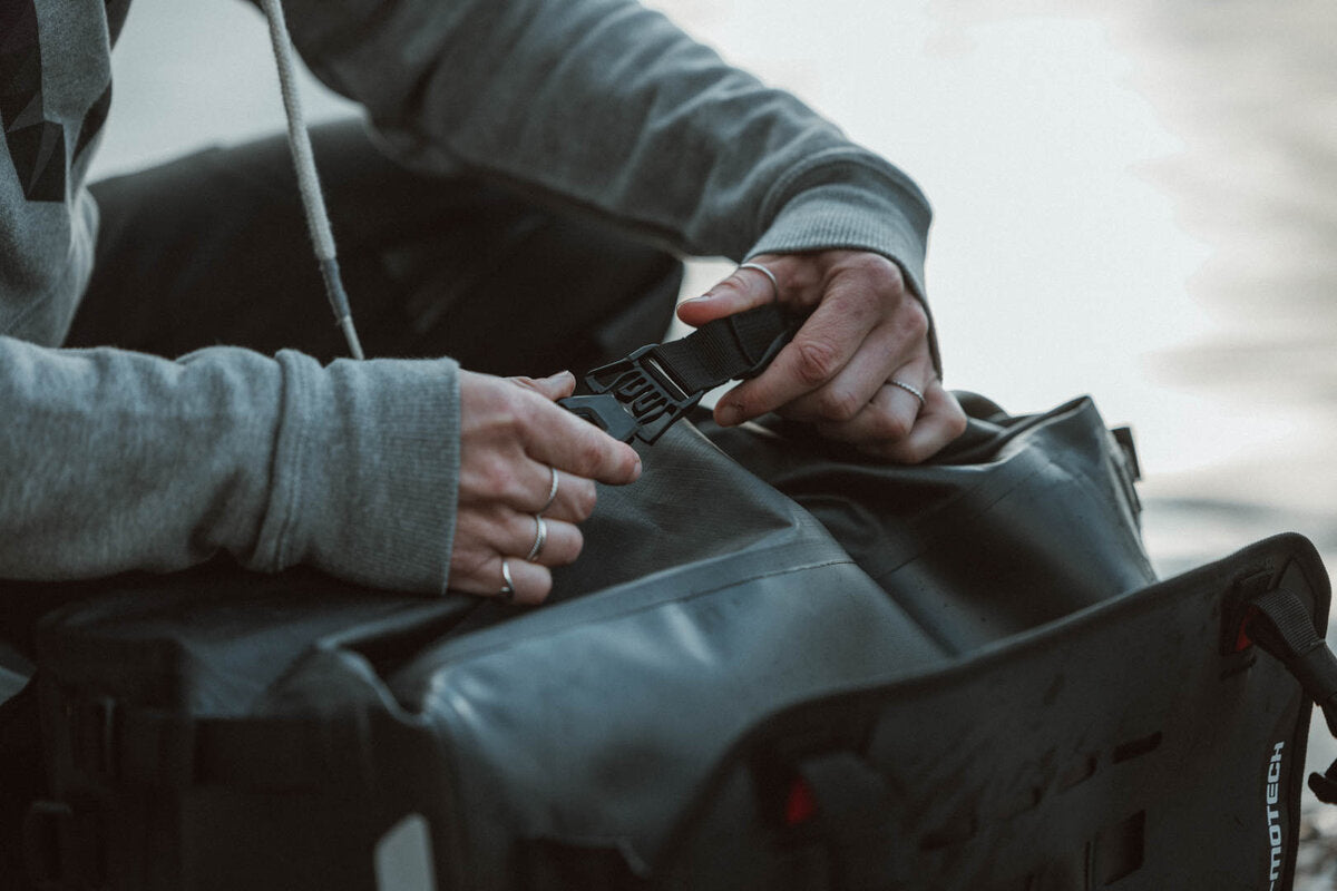 SW-Motech SysBag WP L mit Adapterplatte links | 27-40l. Wasserdicht. Für Seitenträger/Gepäckträger