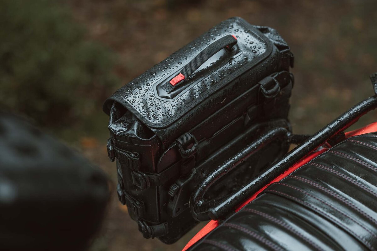 SW-Motech SysBag WP M mit Adapterplatte links | 17-23l. Wasserdicht. Für Seitenträger.