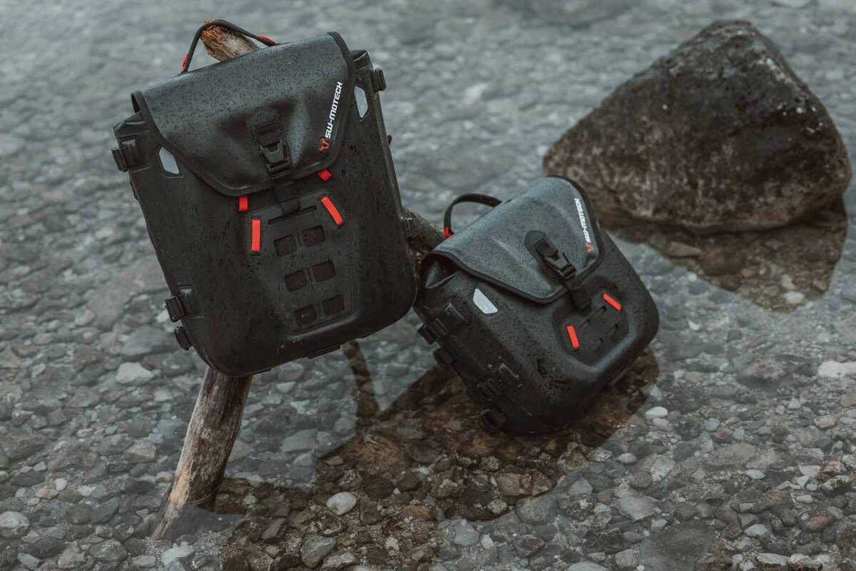 SW-Motech SysBag WP M mit Adapterplatte links | 17-23l. Wasserdicht. Für Seitenträger.
