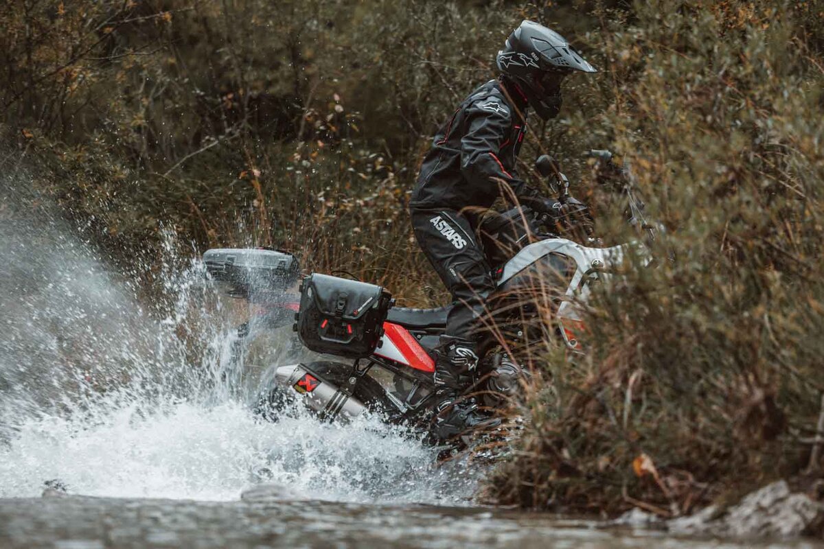 SW-Motech SysBag WP S mit Adapterplatte links | 12-16l. Wasserdicht. Für Seitenträger.