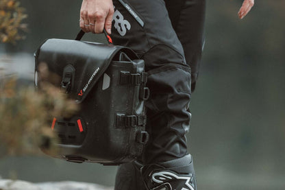 SW-Motech SysBag WP S mit Adapterplatte links | 12-16l. Wasserdicht. Für Seitenträger.