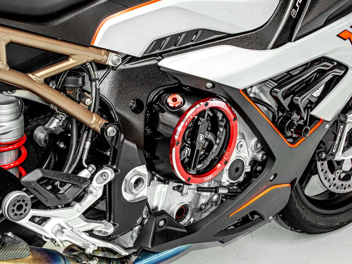 DBK Special Parts | CCDV12 - BMW | BLACK-RED | KLARER KUPPLUNGSDECKEL ÖLBAD 3D-EVO | passend für BMW S 1000 R / RR / XR & M 1000 R / RR / XR - Modelle