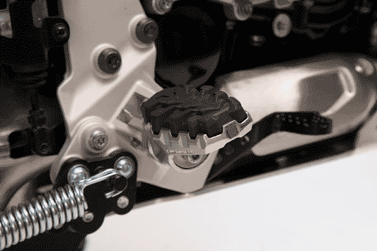 SW-Motech EVO Fußrasten-Kit | Silbern/Schwarz. Honda NT1100 (21-), XL750 (22-).