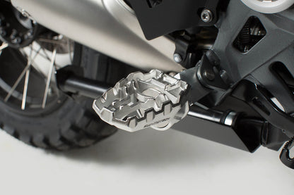 SW-Motech EVO Fußrasten-Kit | Silbern/Schwarz. Honda NT1100 (21-), XL750 (22-).