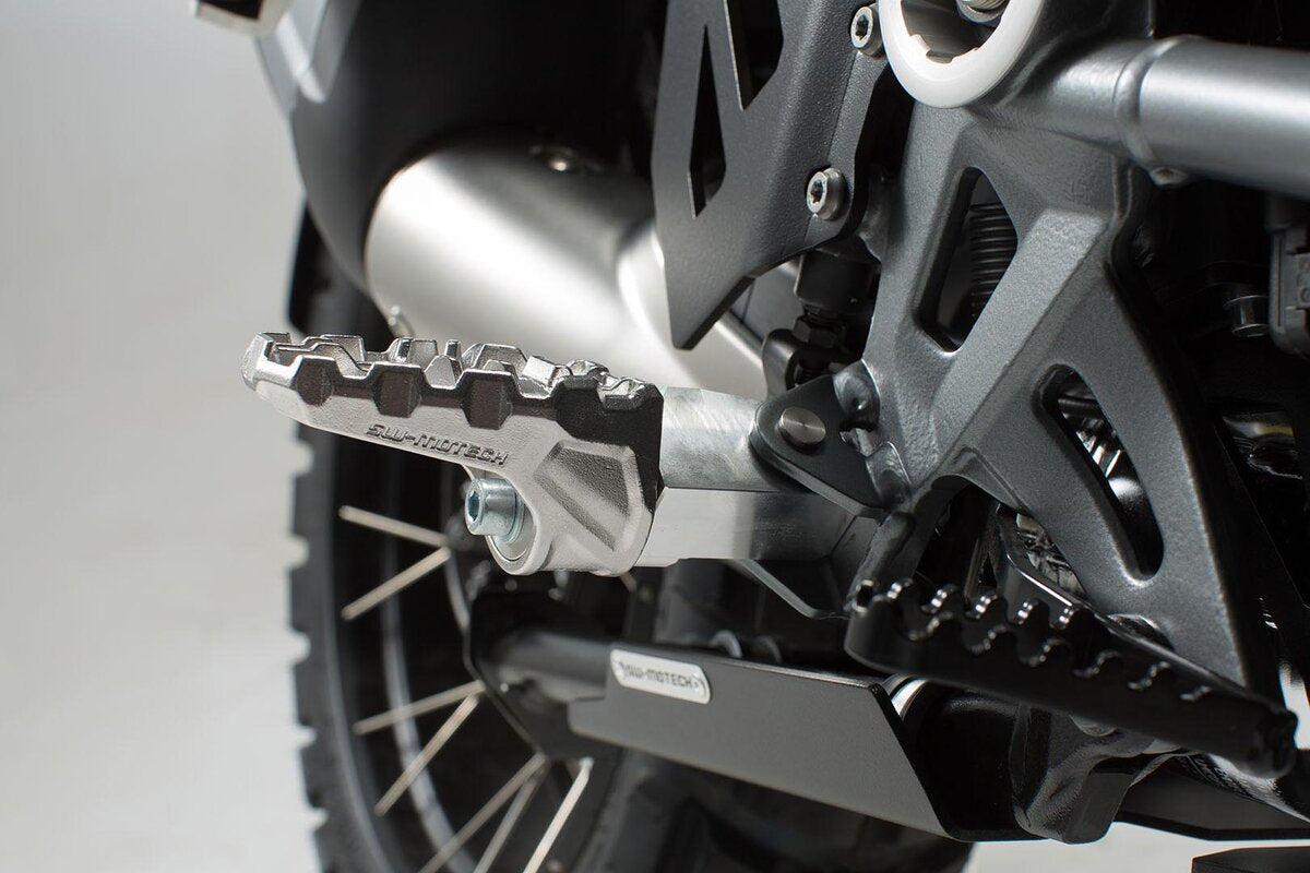 SW-Motech EVO Fußrasten-Kit | Silbern/Schwarz. Honda NT1100 (21-), XL750 (22-).