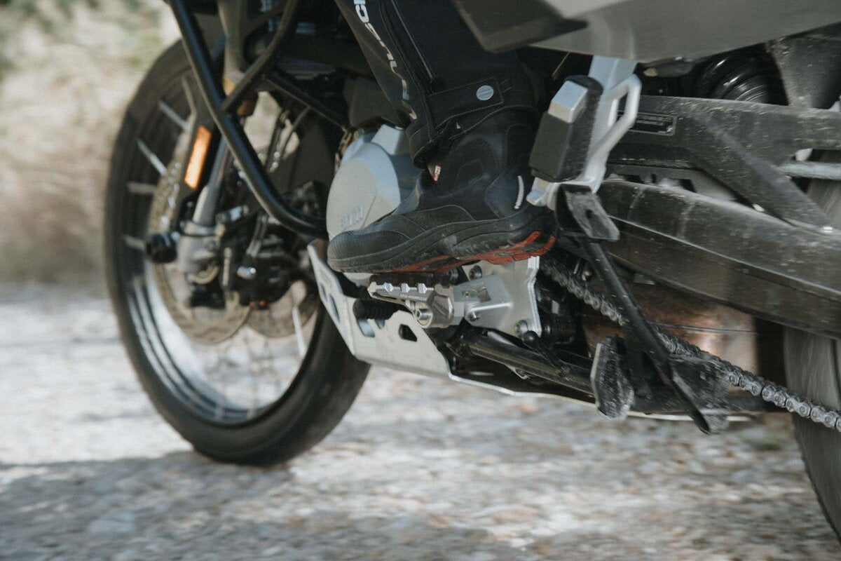 SW-Motech EVO Fußrasten-Kit | Silbern/Schwarz. Honda NT1100 (21-), XL750 (22-).