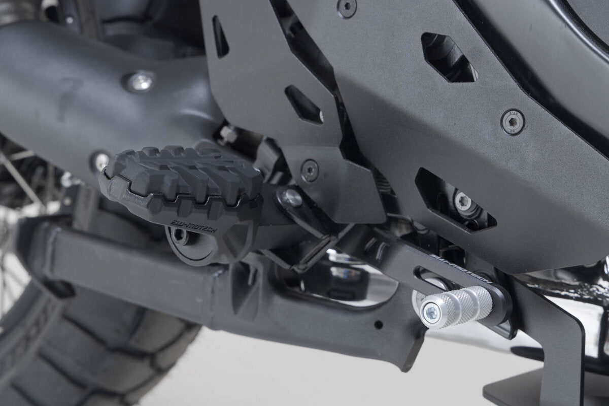 SW-Motech EVO Fußrasten-Kit | Schwarz. Honda NT1100 (21-), XL750 (22-).