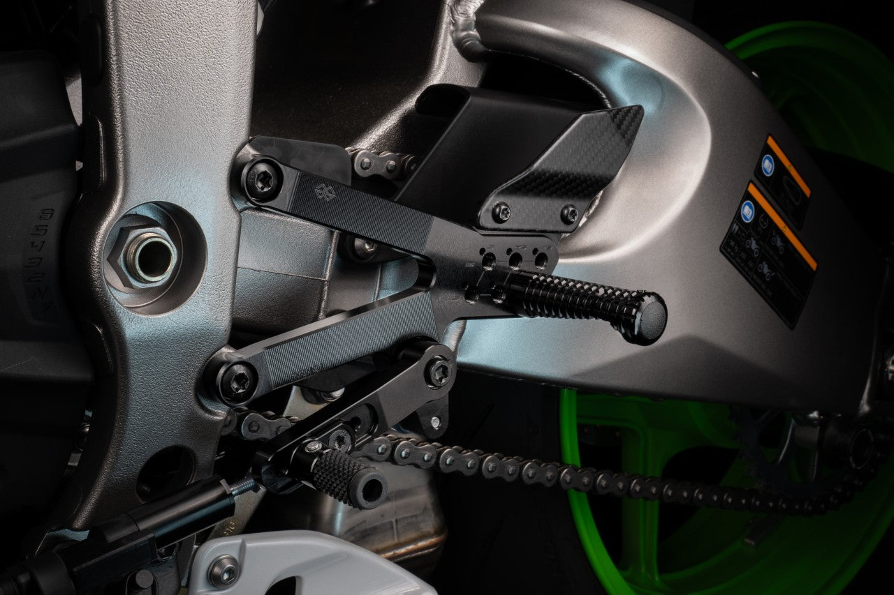 Gilles Fußrastenanlage FXR2 | verstellbar | passend für Kawasaki ZX-6R (ZX636J) - Modelle (2023-)
