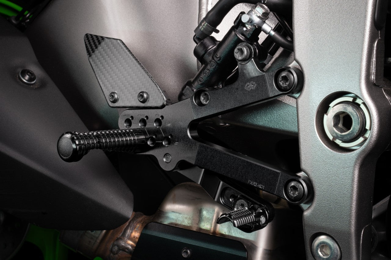 Gilles Fußrastenanlage FXR2 | verstellbar | passend für Kawasaki ZX-6R (ZX636J) - Modelle (2023-)