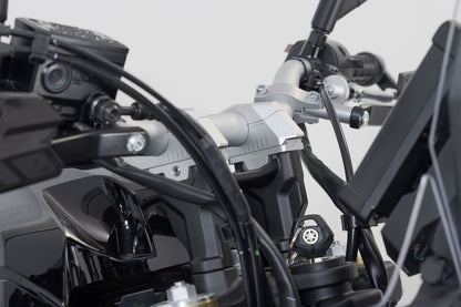 SW-Motech Lenkerverlegung variabel für Ø28 Lenker | H=28 mm. Verlegung 5/10/15/20/25/30 mm. Silbern.