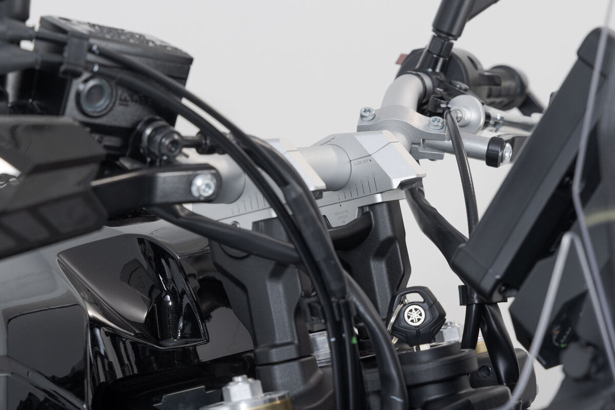 SW-Motech Lenkerverlegung variabel für Ø28 Lenker | H=28 mm. Verlegung 5/10/15/20/25/30 mm. Silbern.