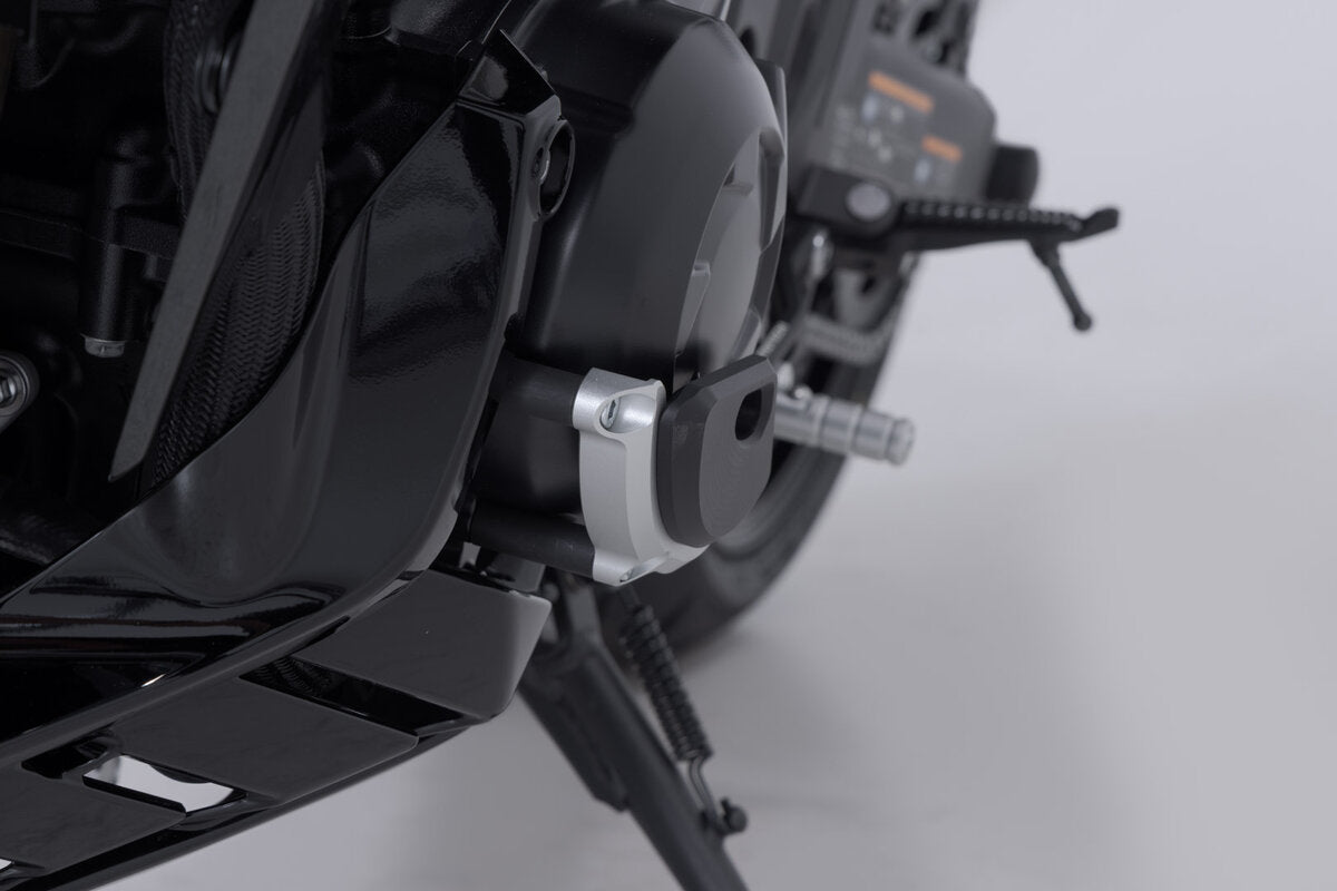 SW-Motech Motorgehäusedeckel-Schutz | Schwarz/Silbern. Kawasaki Z1100 / SE (25-).