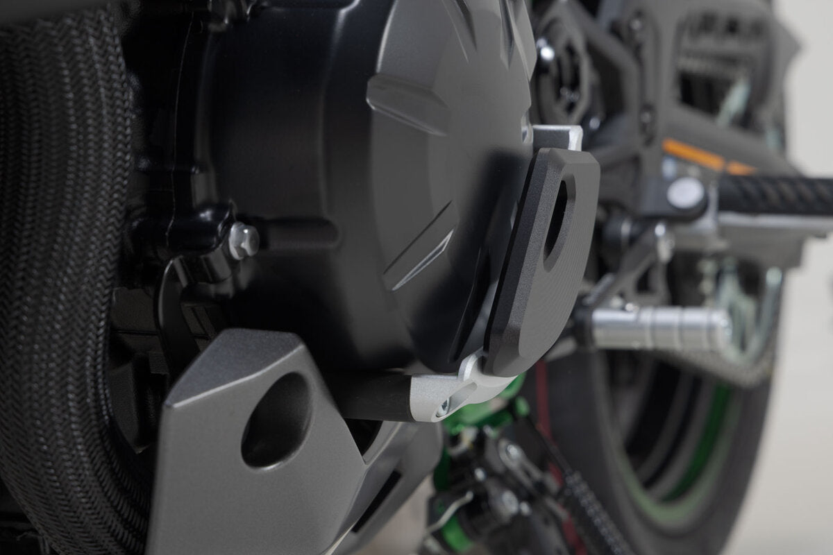 SW-Motech Motorgehäusedeckel-Schutz | Schwarz/Silbern. Kawasaki Z900 / SE (16-).