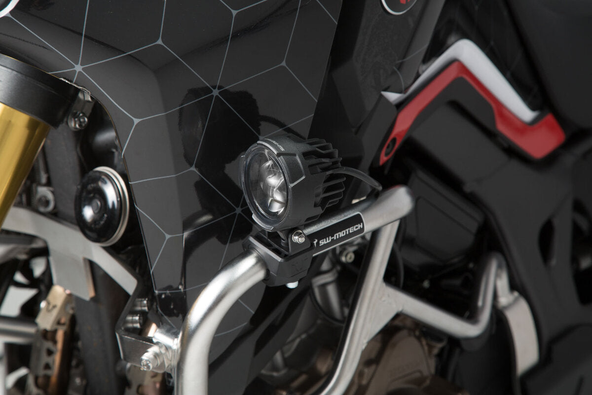 SW-Motech EVO Nebelscheinwerfer-Kit Universal | Schwarz. Mit Sturzbügelklemmen für Scheinwerfer.