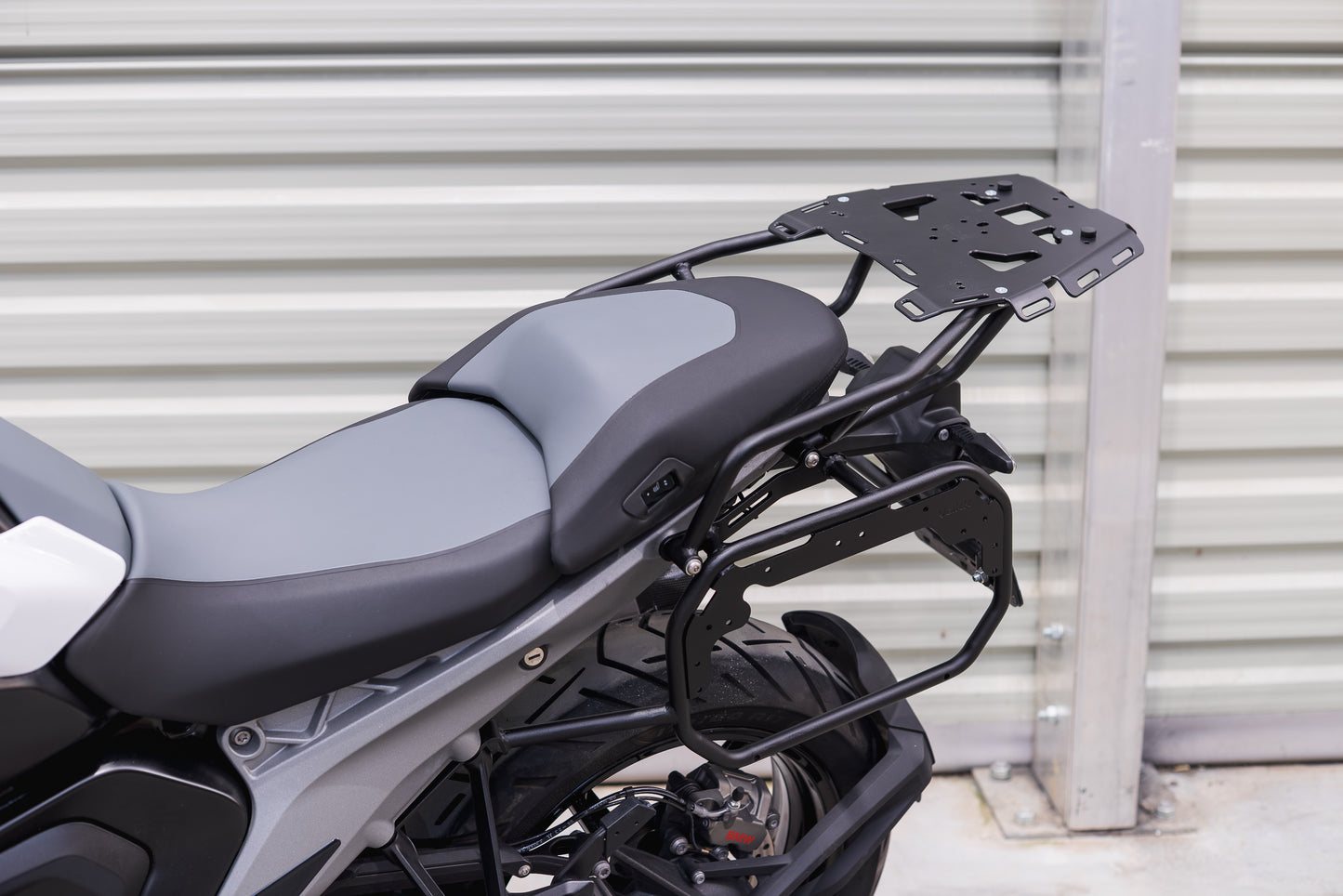 Yakk EXP Seitenkoffer / Satteltaschenhalter | schwarz | passend für BMW R 1300 GS - Modelle (2023-2026)