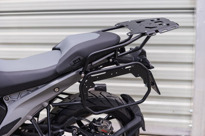 Yakk EXP Seitenkoffer / Satteltaschenhalter | schwarz | passend für BMW R 1300 GS - Modelle (2023-2026)