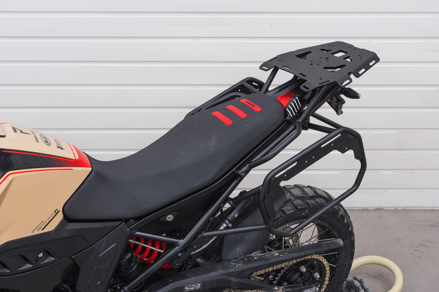 Yakk EXP Topcase-Träger | schwarz | passend für BMW F 900 GS - Modelle (2024-2026)