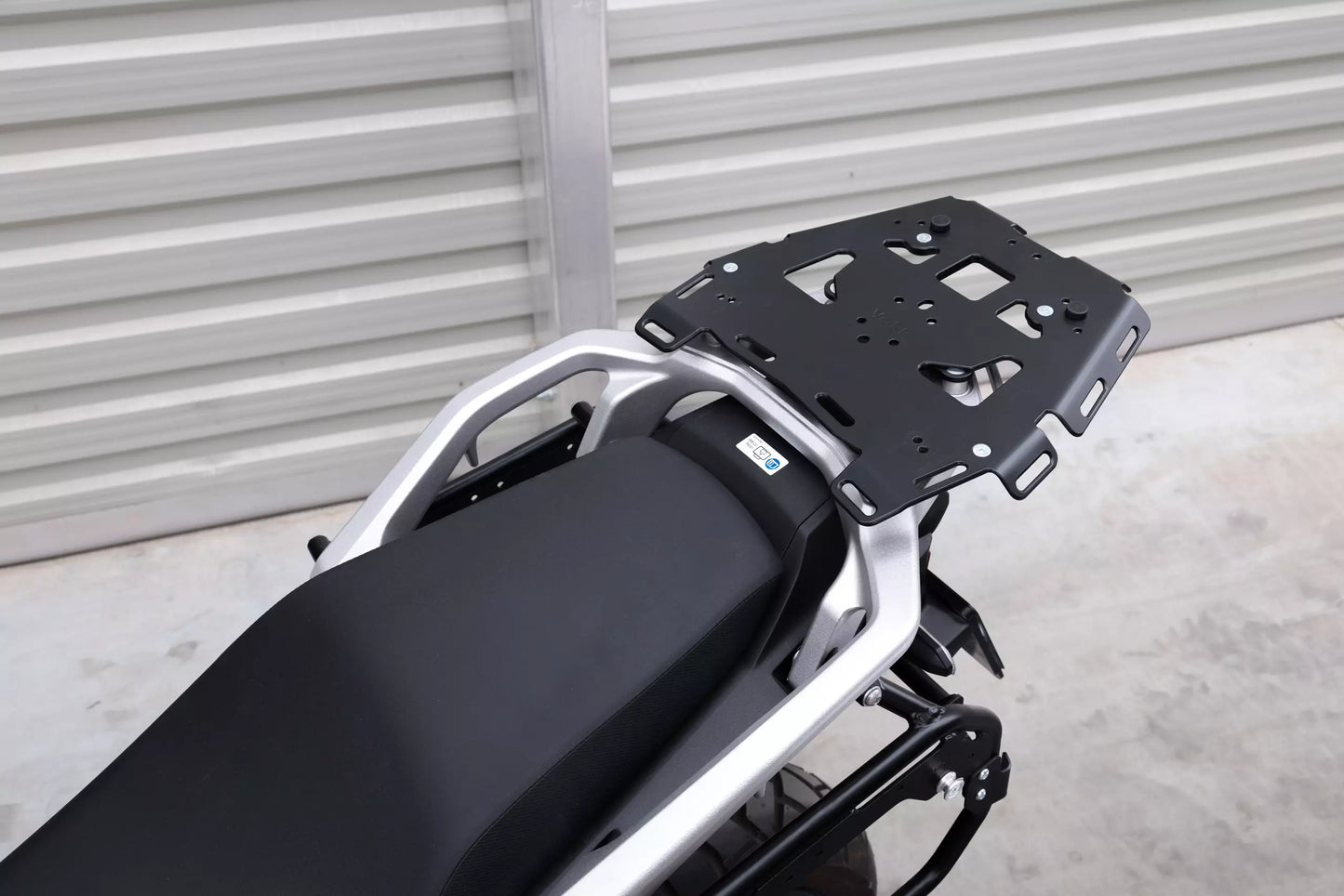 Yakk EXP Gepäckträgerplatte | schwarz | passend für Honda XL750 Transalp - Modelle (2023-2026)