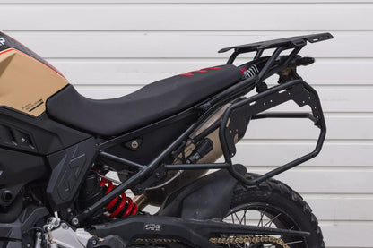 Yakk EXP Seitenkoffer / Satteltaschenhalter | schwarz | passend für BMW F 900 GS - Modelle (2024-2026)