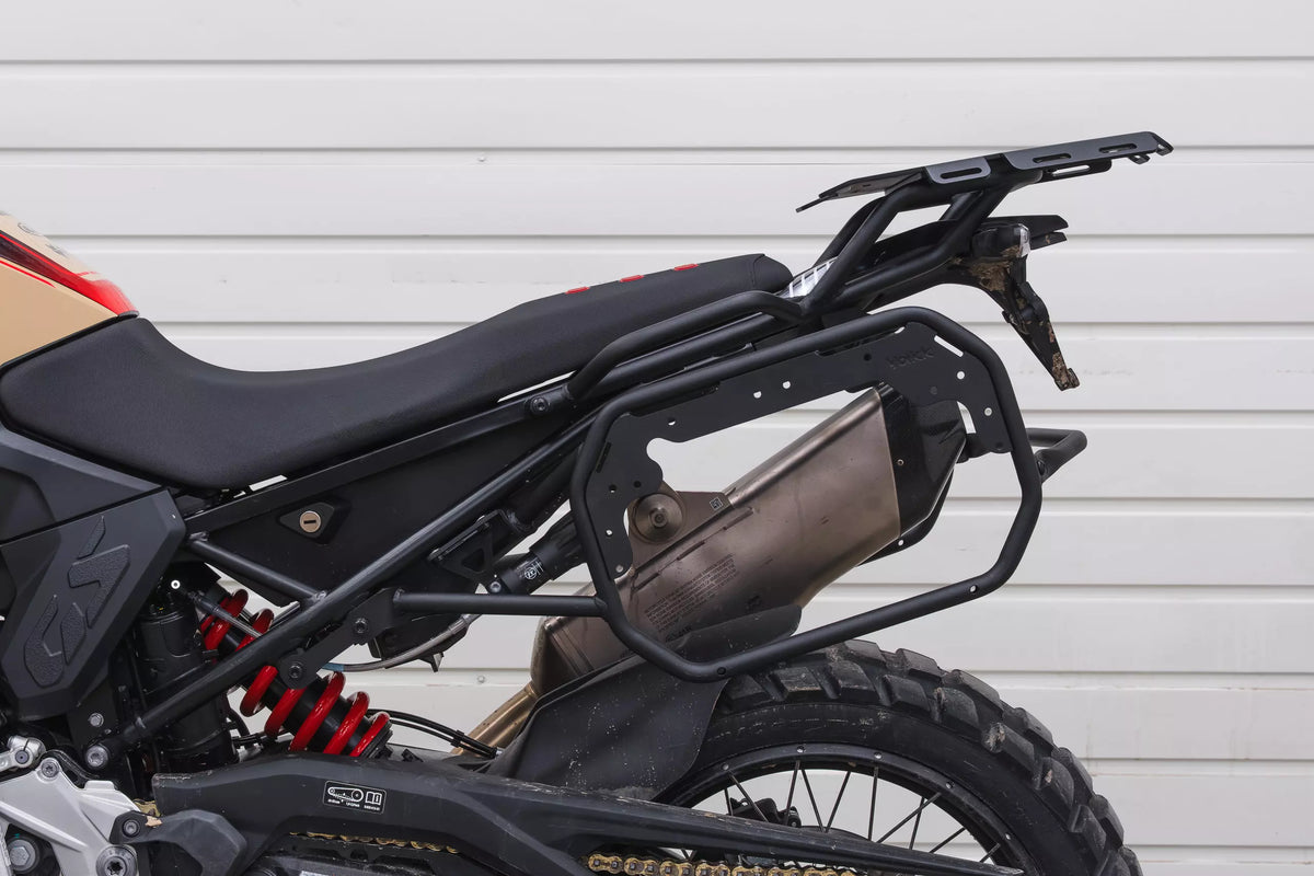 Yakk EXP Seitenkoffer / Satteltaschenhalter | schwarz | passend für BMW F 900 GS - Modelle (2024-2026)