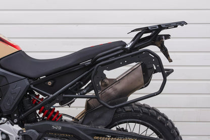 Yakk EXP Seitenkoffer / Satteltaschenhalter | schwarz | passend für BMW F 900 GS - Modelle (2024-2026)