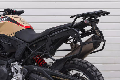 Yakk EXP Seitenkoffer / Satteltaschenhalter | schwarz | passend für BMW F 900 GS - Modelle (2024-2026)