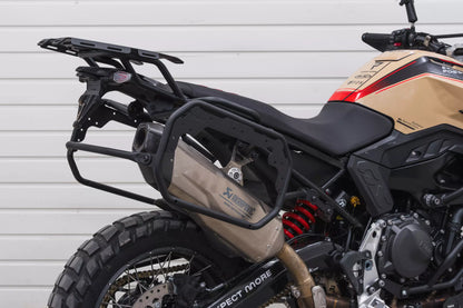 Yakk EXP Seitenkoffer / Satteltaschenhalter | schwarz | passend für BMW F 900 GS - Modelle (2024-2026)