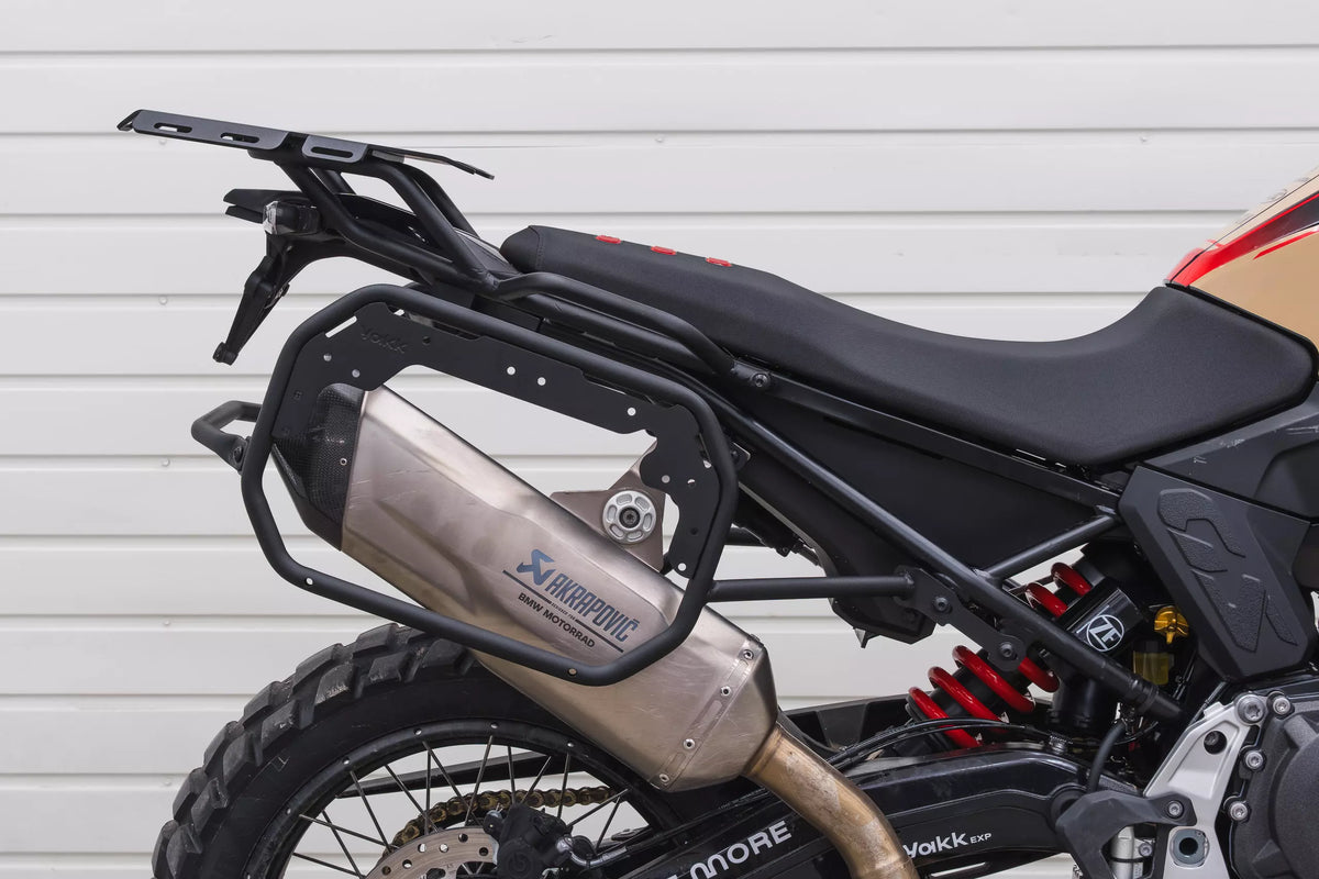 Yakk EXP Seitenkoffer / Satteltaschenhalter | schwarz | passend für BMW F 900 GS - Modelle (2024-2026)