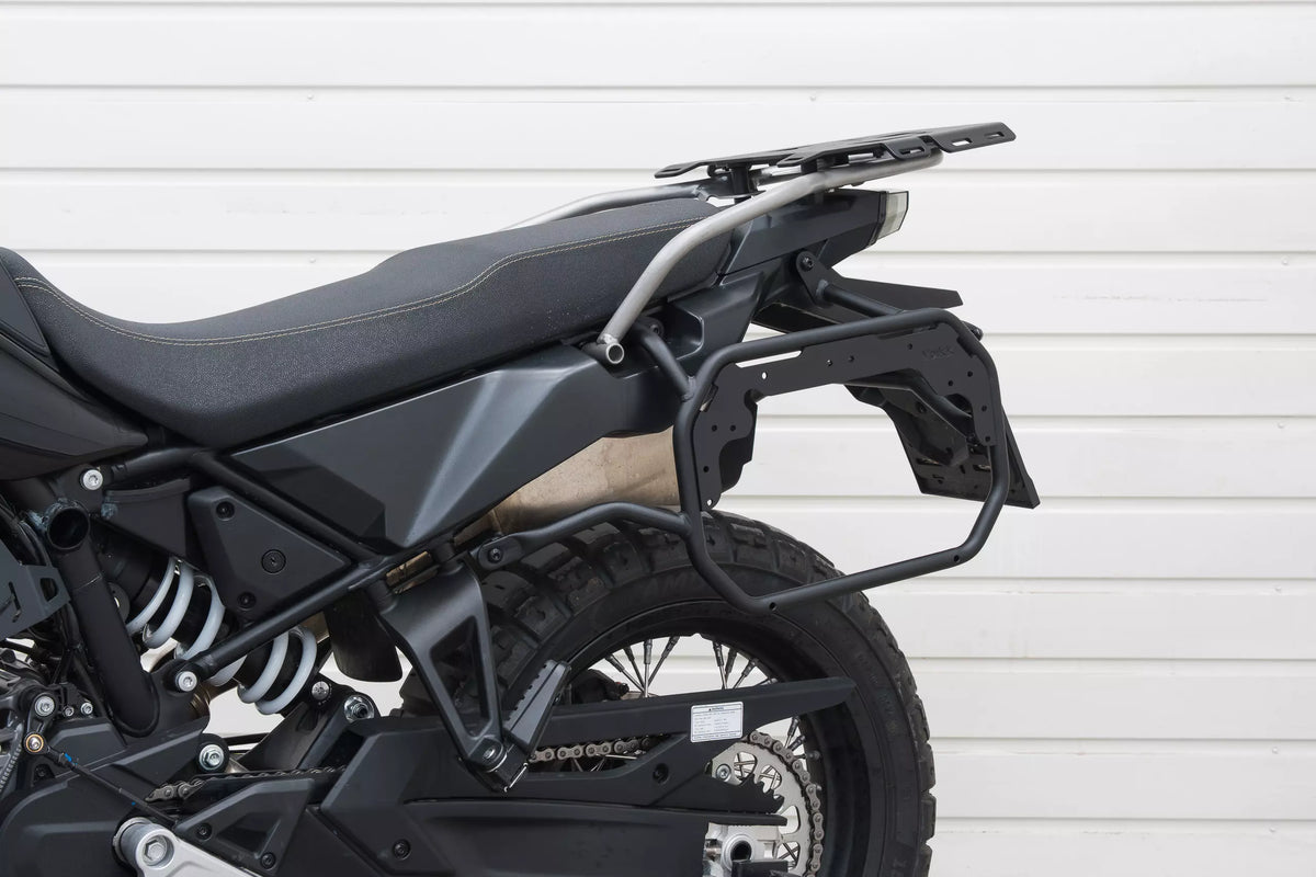 Yakk EXP Seitenkoffer / Satteltaschenhalter | schwarz | passend für passend für CFMOTO MT-X 800 - Modelle (2025-2026)