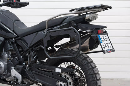Yakk EXP Seitenkoffer / Satteltaschenhalter | schwarz | passend für passend für CFMOTO MT-X 800 - Modelle (2025-2026)