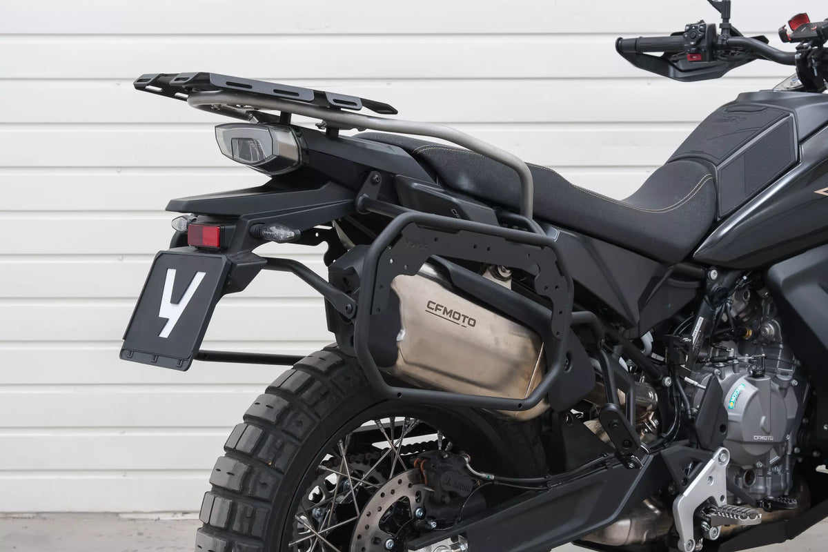 Yakk EXP Seitenkoffer / Satteltaschenhalter | schwarz | passend für passend für CFMOTO MT-X 800 - Modelle (2025-2026)