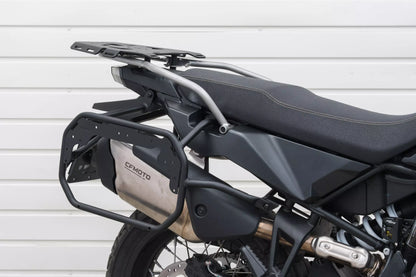 Yakk EXP Seitenkoffer / Satteltaschenhalter | schwarz | passend für passend für CFMOTO MT-X 800 - Modelle (2025-2026)