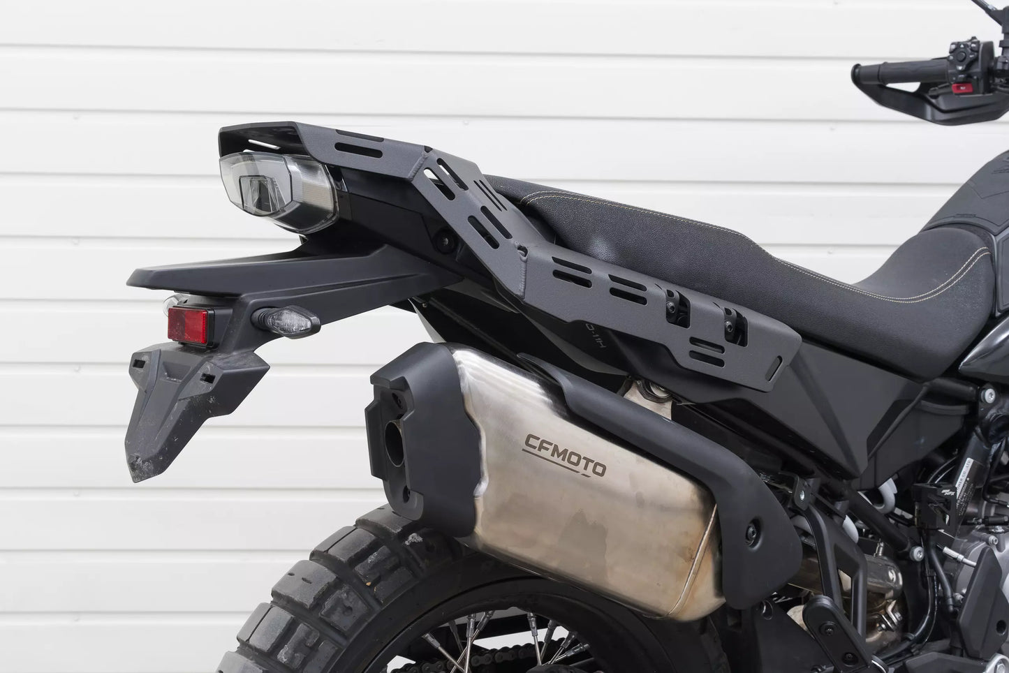 Yakk EXP Gepäckträgerplatte | für weiches Gepäck | schwarz | passend für CFMOTO MT-X 800 - Modelle (2025-2026)