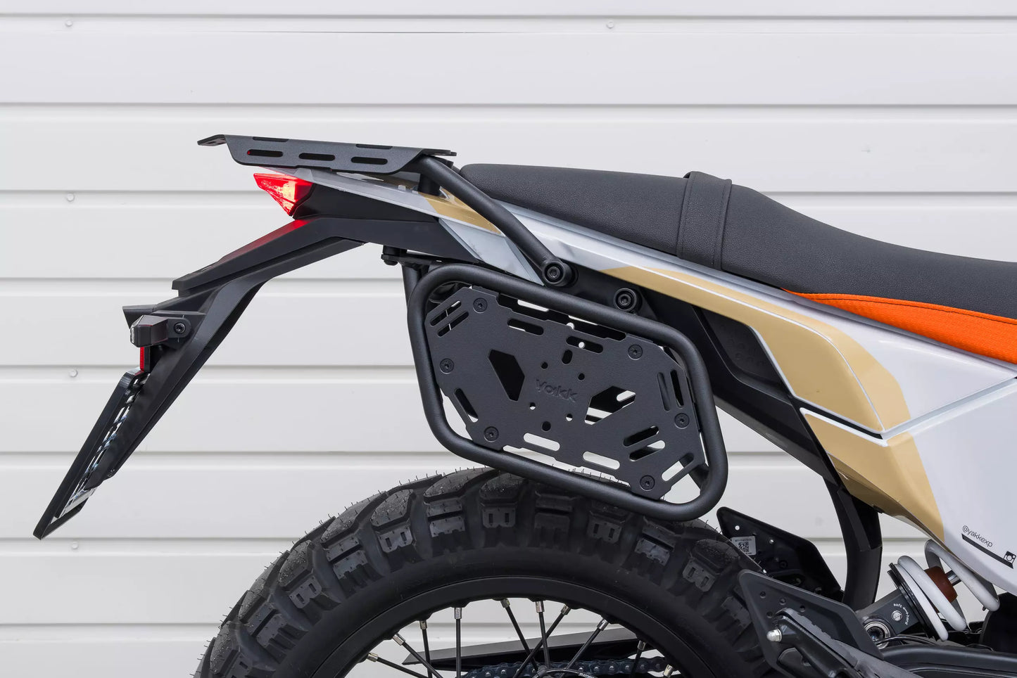 Yakk EXP Seitenkoffer / Satteltaschenhalter | schwarz | passend für KTM 125 Enduro R - Modelle (2025)