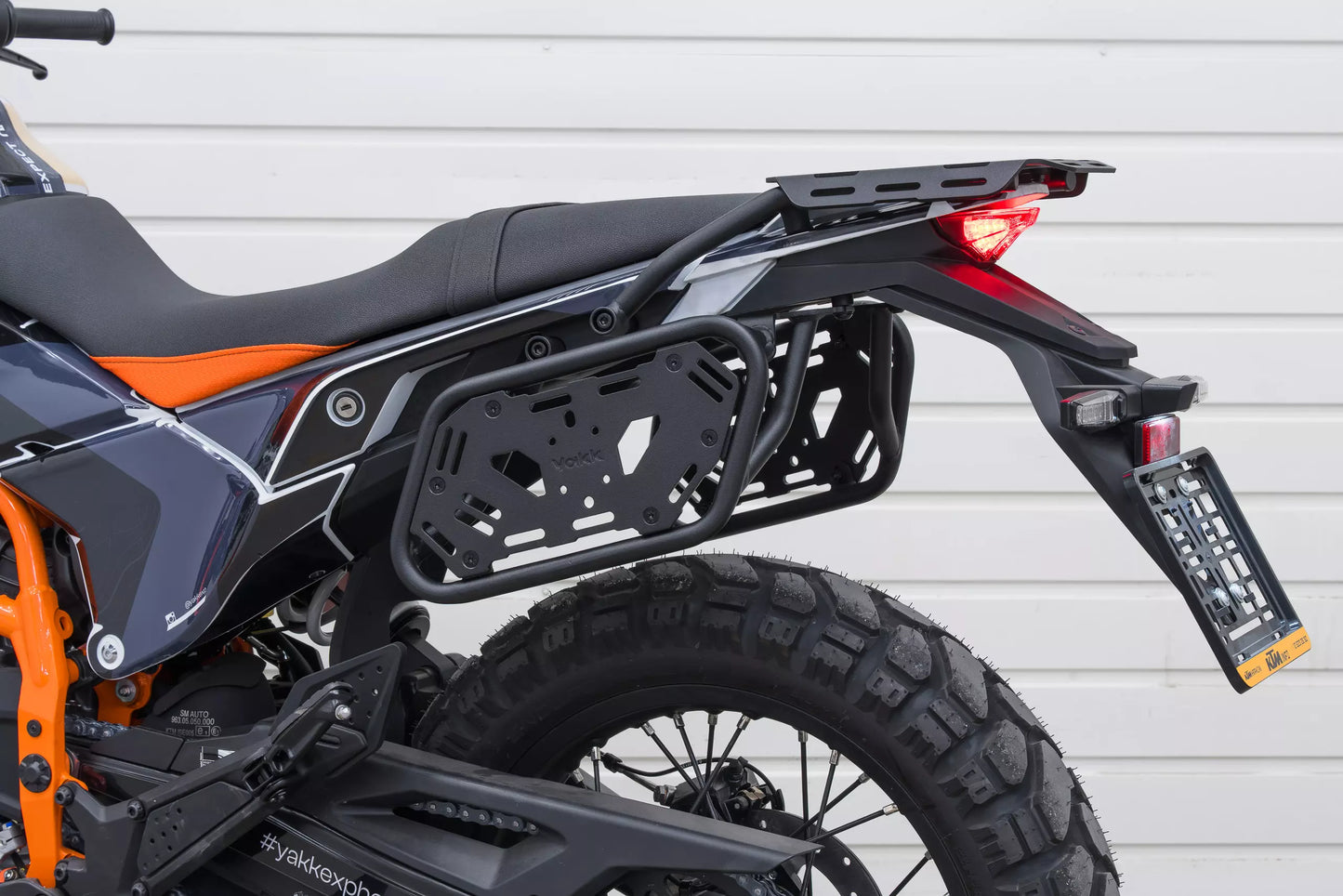 Yakk EXP Seitenkoffer / Satteltaschenhalter | schwarz | passend für KTM 125 Enduro R - Modelle (2025)