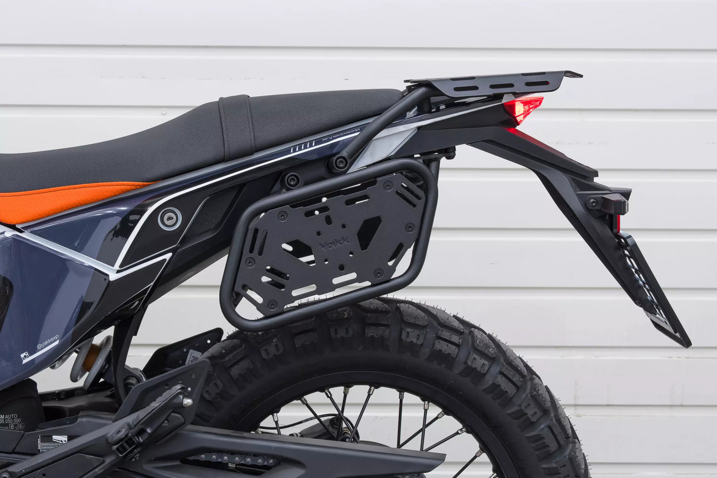 Yakk EXP Seitenkoffer / Satteltaschenhalter | schwarz | passend für KTM 125 Enduro R - Modelle (2025)